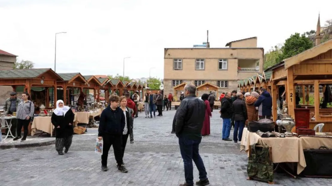 Antika Pazarı tutkuya dönüştü