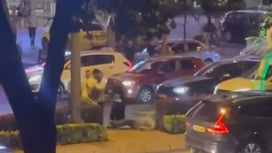 Araç sürücüsü ve  yaya birbirine girdi