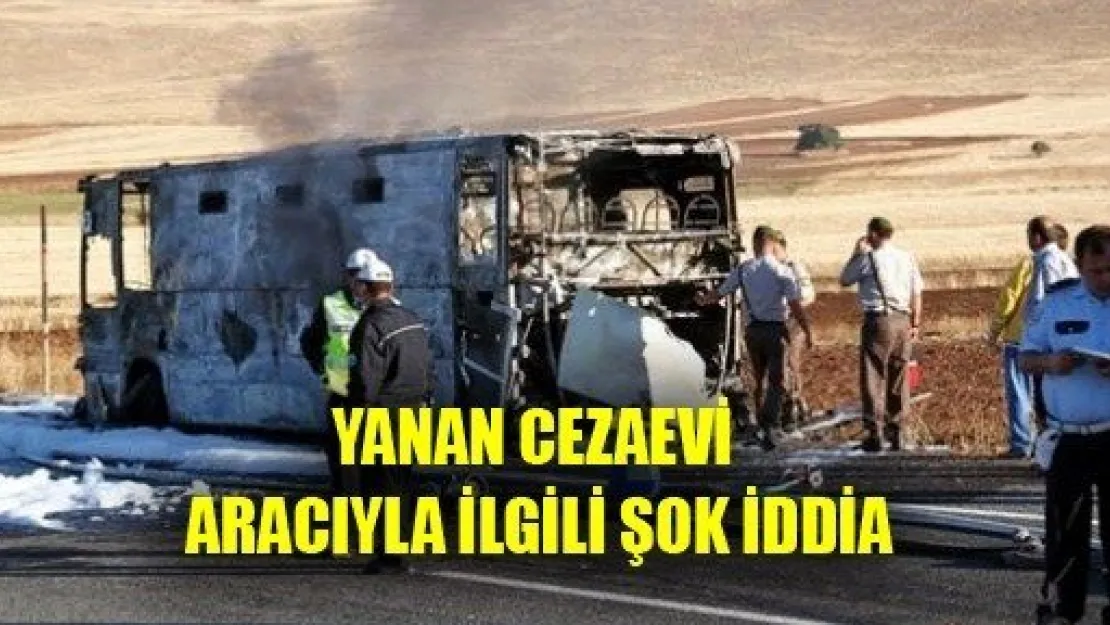 Araç yanmadan önce kapı bozuldu