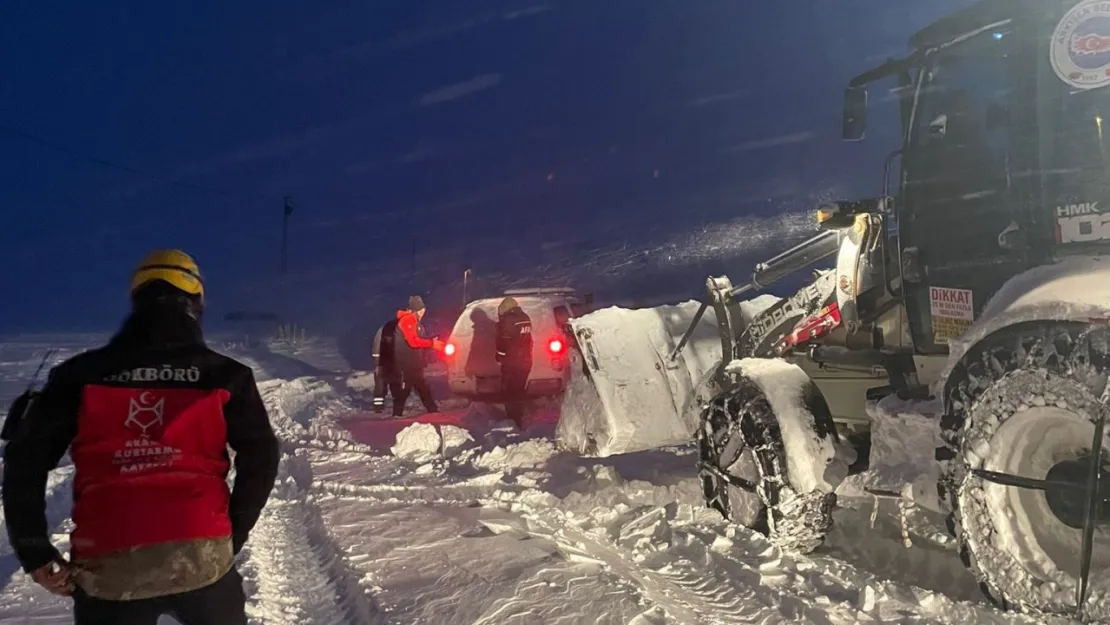 Arama kurtarma ekipleri, mahsur kalan vatandaşlar için seferber oldu