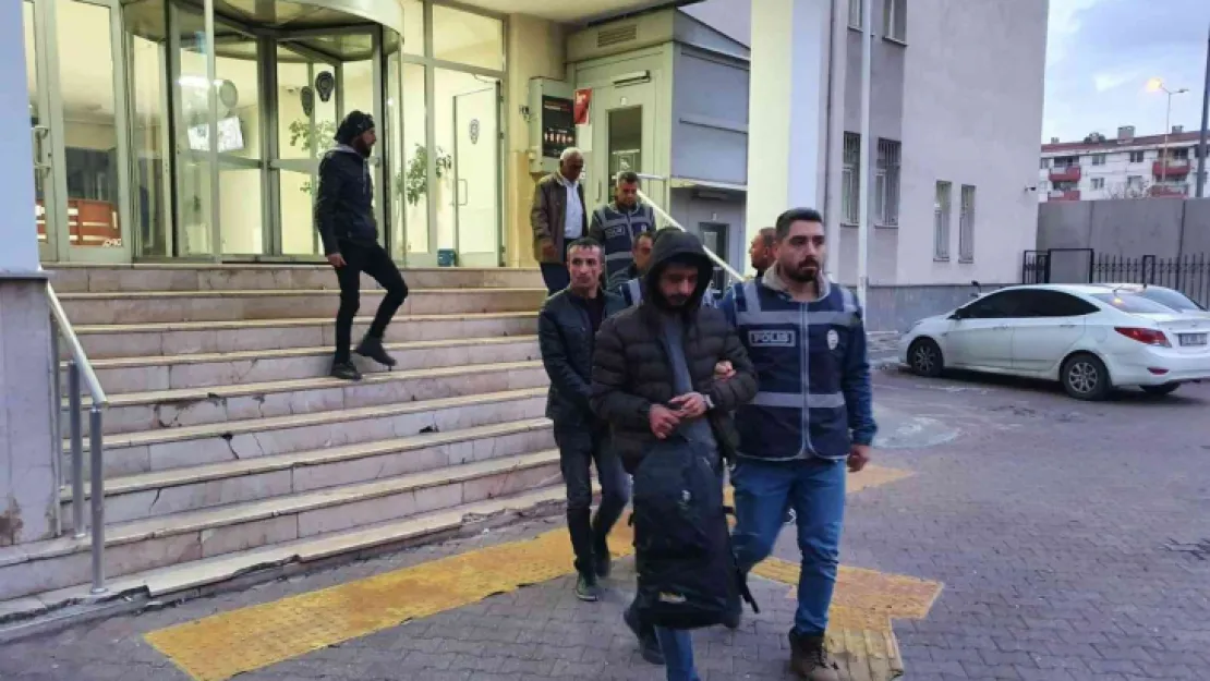 Aranan şahıslar polisten kaçamadı