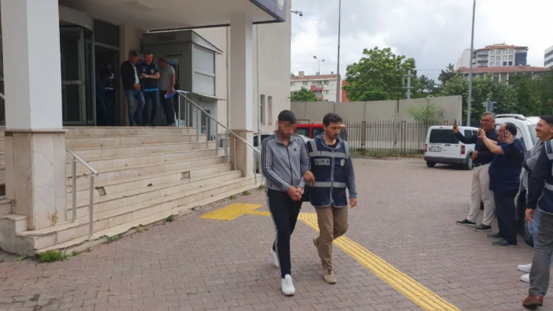 Aranan şahıslara 40 ekip ve 106 personelle eş zamanlı operasyon