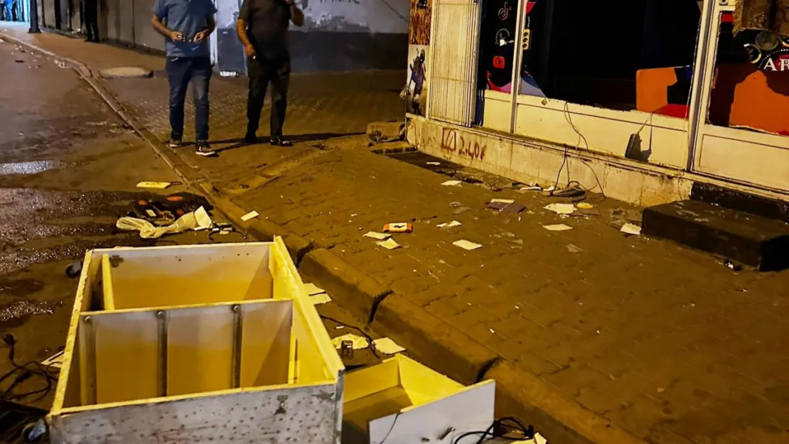 Argıncık'ta vandallık: Ortalık savaş alanına döndü