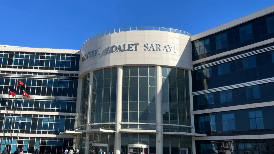 Arkadaşını bıçakla yaralayan şahsın yeniden yargılanmasına başlandı