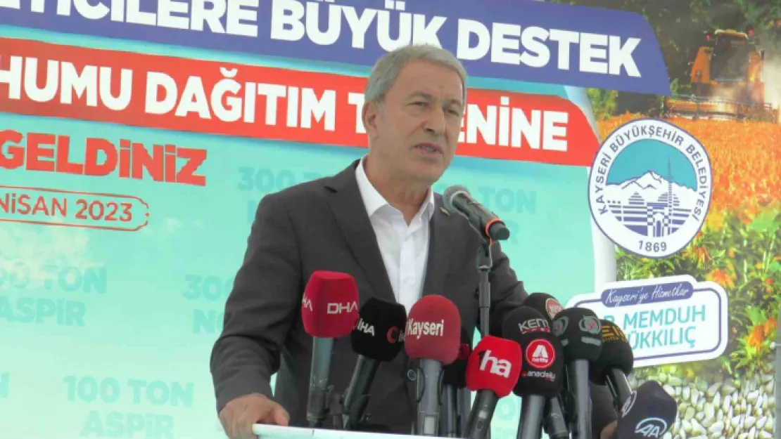 Bakan Akar: 'Teröristler ile arasında mesafe olmayanlar bizim için büyük bir endişe kaynağıdır'