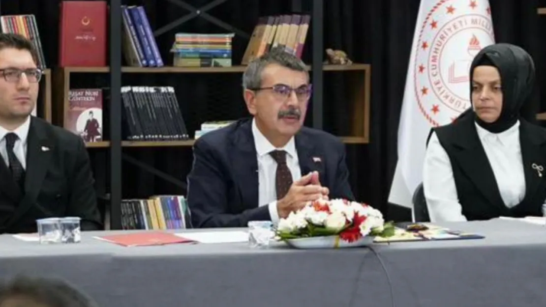 Bakan Tekin'den okul kıyafeti uyarısı: 'Velilere külfet yüklemeyin'
