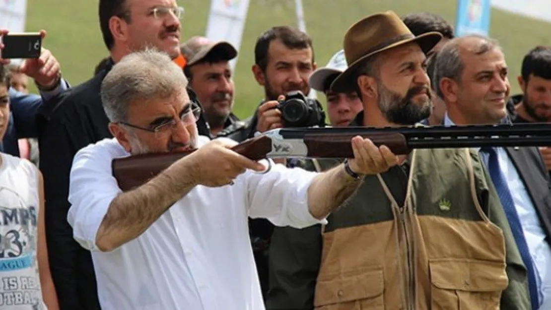 Bakan olduğuna inandıramadı