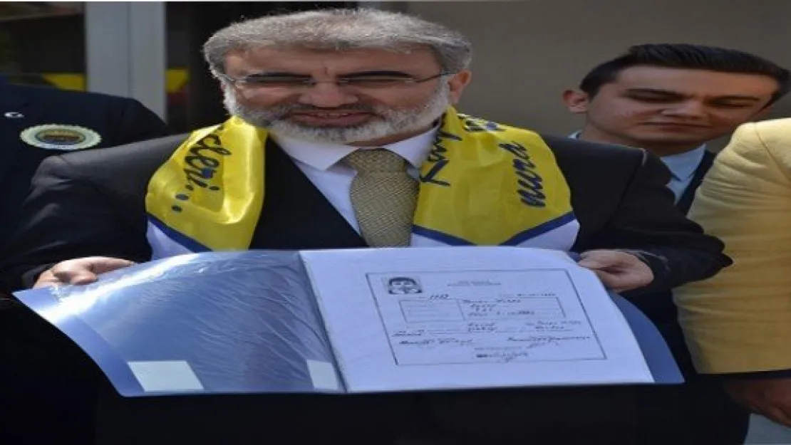 Bakan Yıldız'a mezun olduğu okuldan alınmayan takdir belgeleri verildi