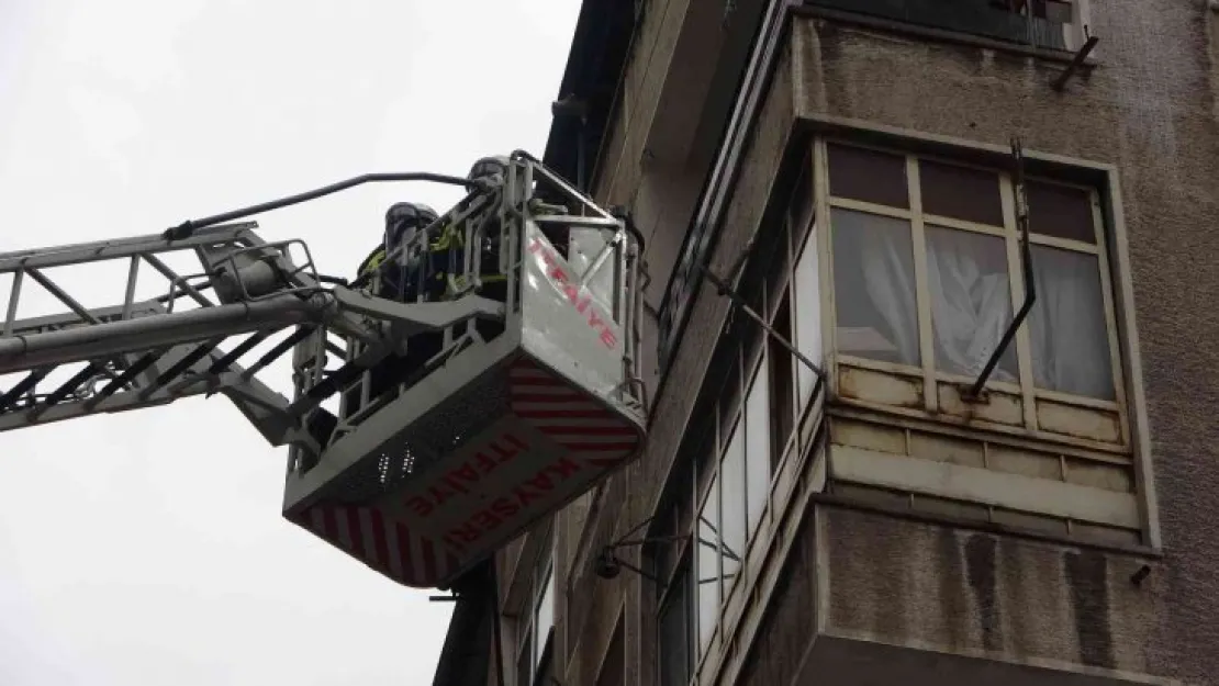 Balkondaki mangal keyfi ekipleri harekete geçirdi