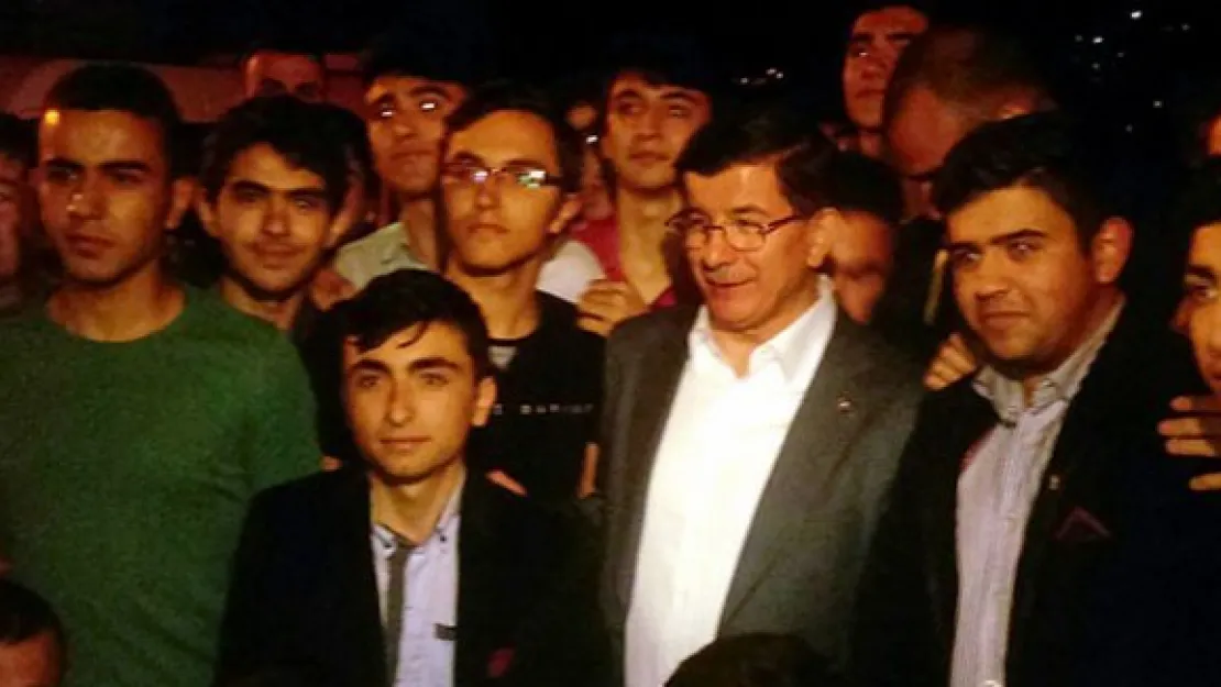 Başbakan Davutoğlu Kayseri Mahallesi'ni gezdi