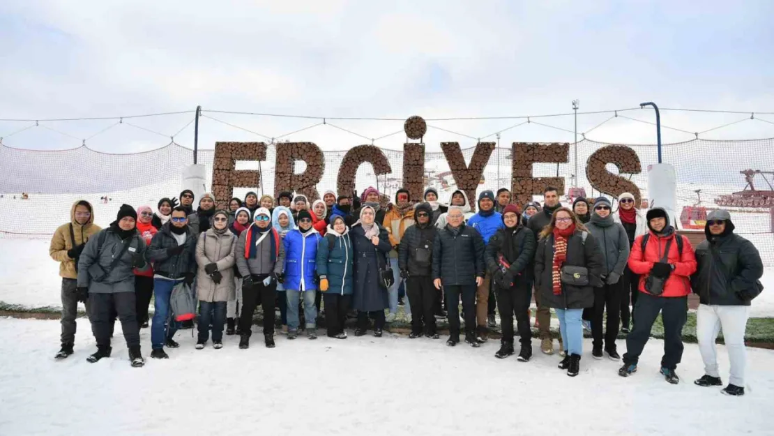 Başkan Büyükkılç, ziyaretçilerle dolup taşan Erciyes'i ziyaret etti