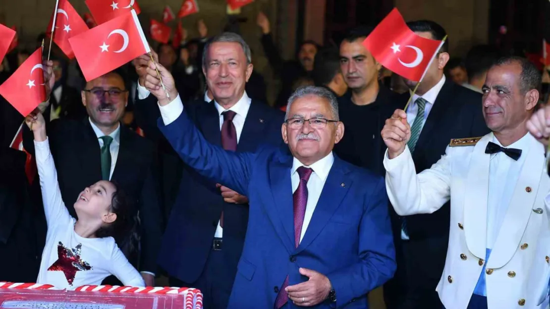 Başkan Büyükkılıç: 'Cumhuriyetimizi taçlandıracak eserlerle Türkiye'mizi buluşturmak, şehrimizi buluşturmak hepimizin görevi'