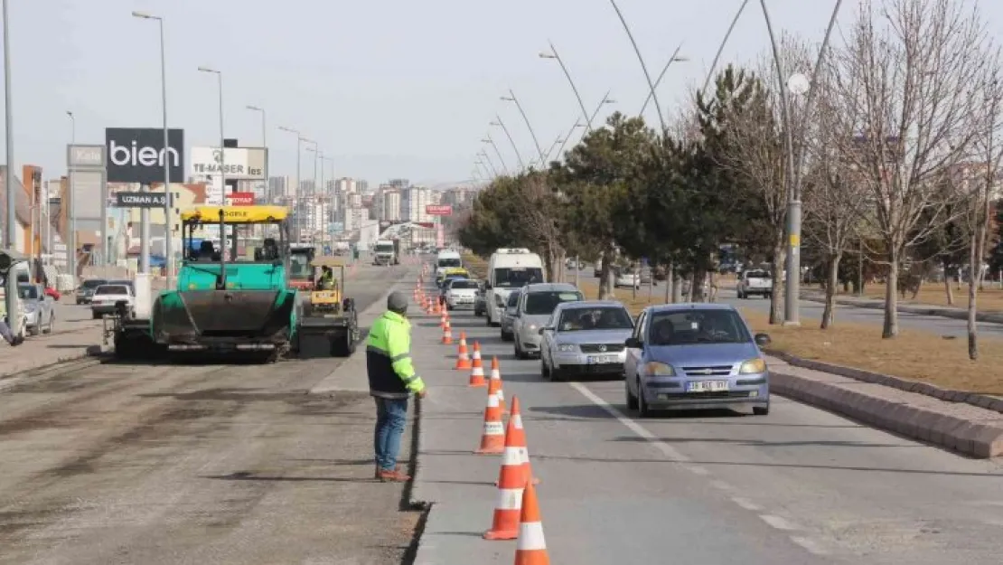 Başkan Büyükkılıç: 'Kış şartlarından etkilenen yolları onarıyoruz'