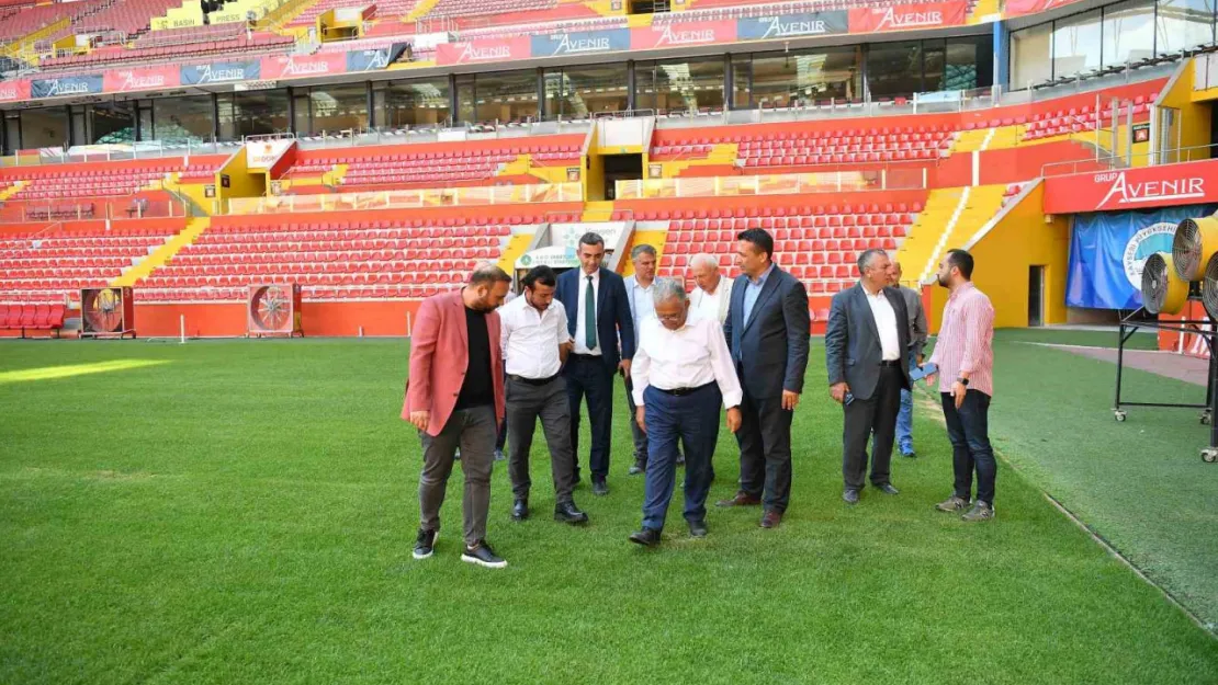 Kayserispor sahası hibrit sistem ile yenilendi