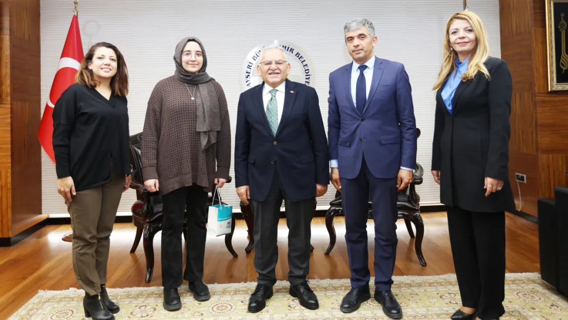 Başkan Büyükkılıç, Altın Madalyalı Öğrenci Bergüzar'ı Ağırladı