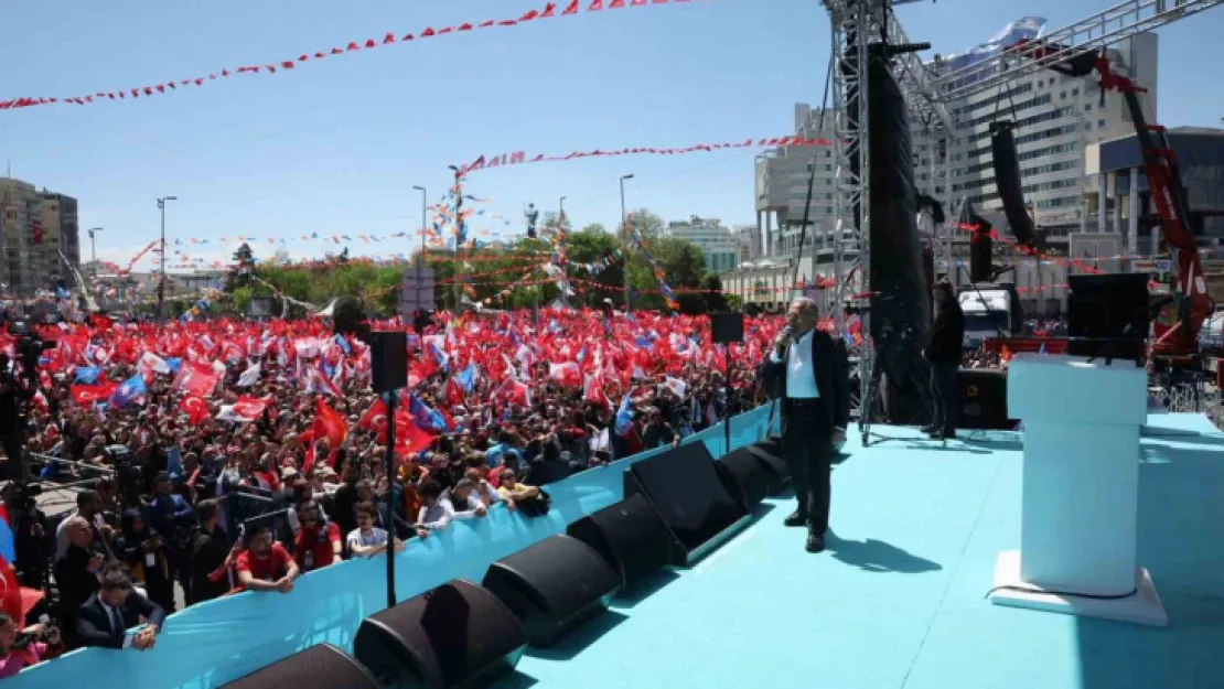 Başkan Büyükkılıç, Büyük Kayseri Mitingi'nde konuştu