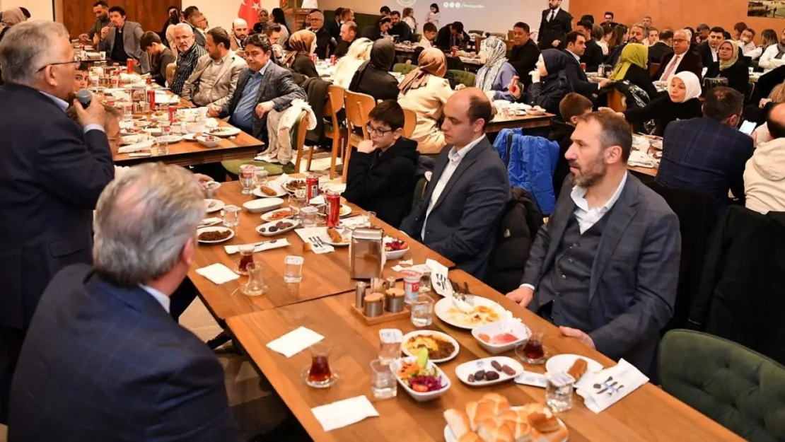 Başkan Büyükkılıç, iftar ve teravihte halkla beraber