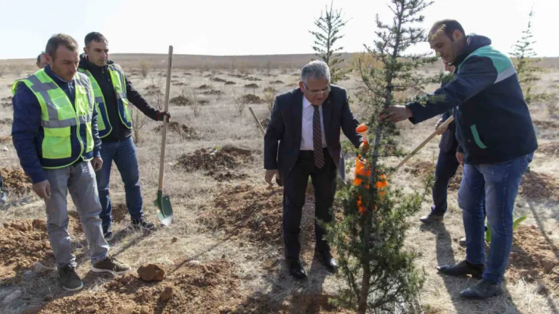 Büyükşehir, 5 yılda 550 bin adet ağaç ve çalıyı toprakla buluşturdu