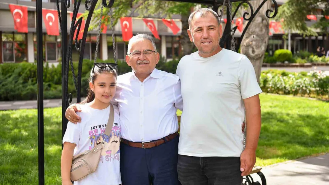 Başkan Büyükkılıç'ın gençlerle park keyfi