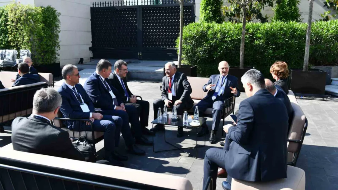 Başkan Büyükkılıç, İstanbul'da Teknoloji Liderleri Zirvesi'ne katıldı