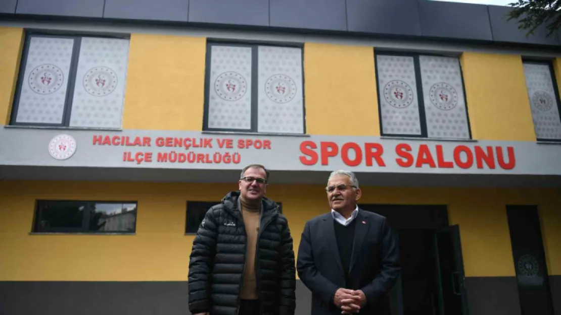 Başkan Büyükkılıç, Hacılar spor salonunu inceledi, basket oynadı