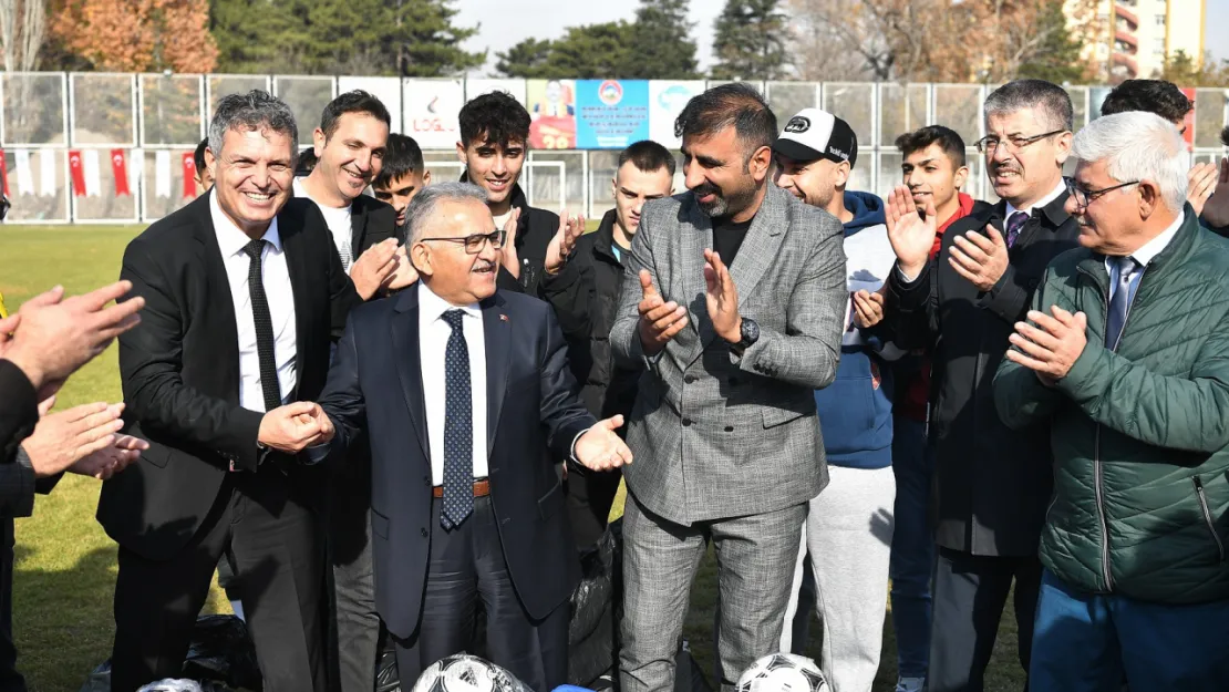 Başkan Büyükkılıç'tan Amatör Spor'a destek