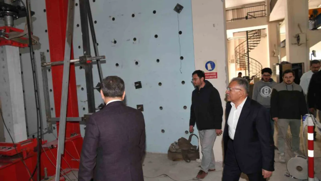 Başkan Büyükkılıç'tan Deprem Araştırma Laboratuvarı'na ziyaret