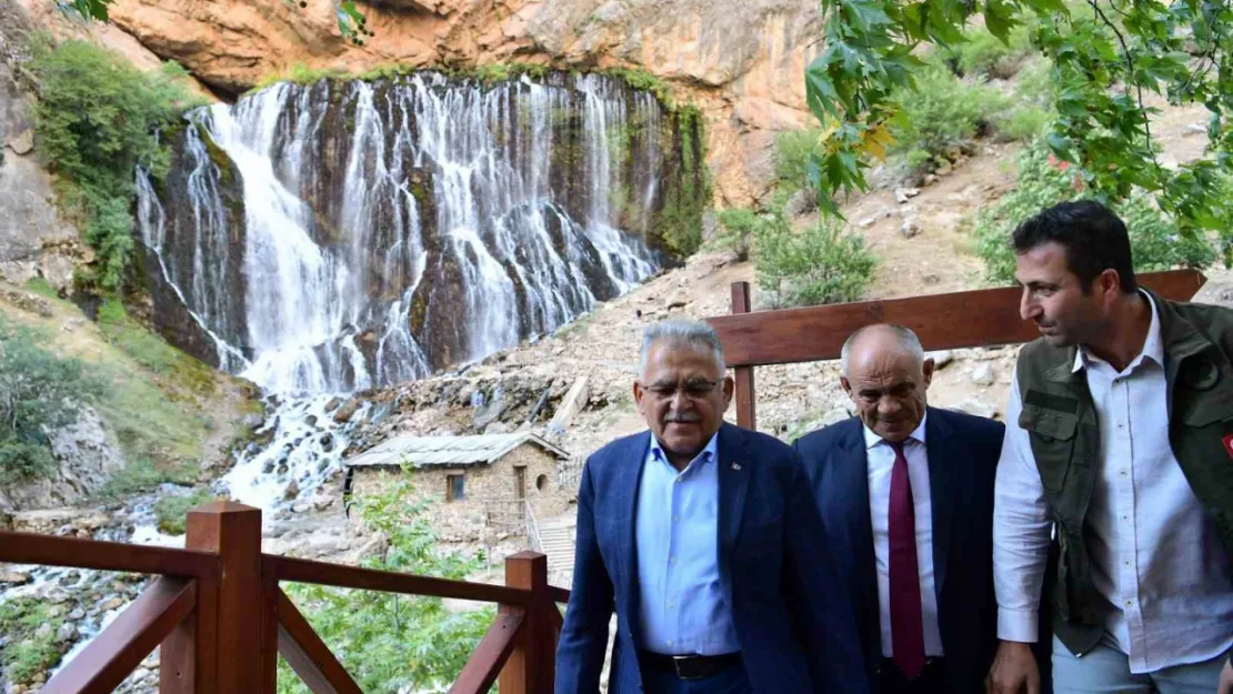 Başkan Büyükkılıç'tan Kapuzbaşı'na Bayramlaşma Ziyareti