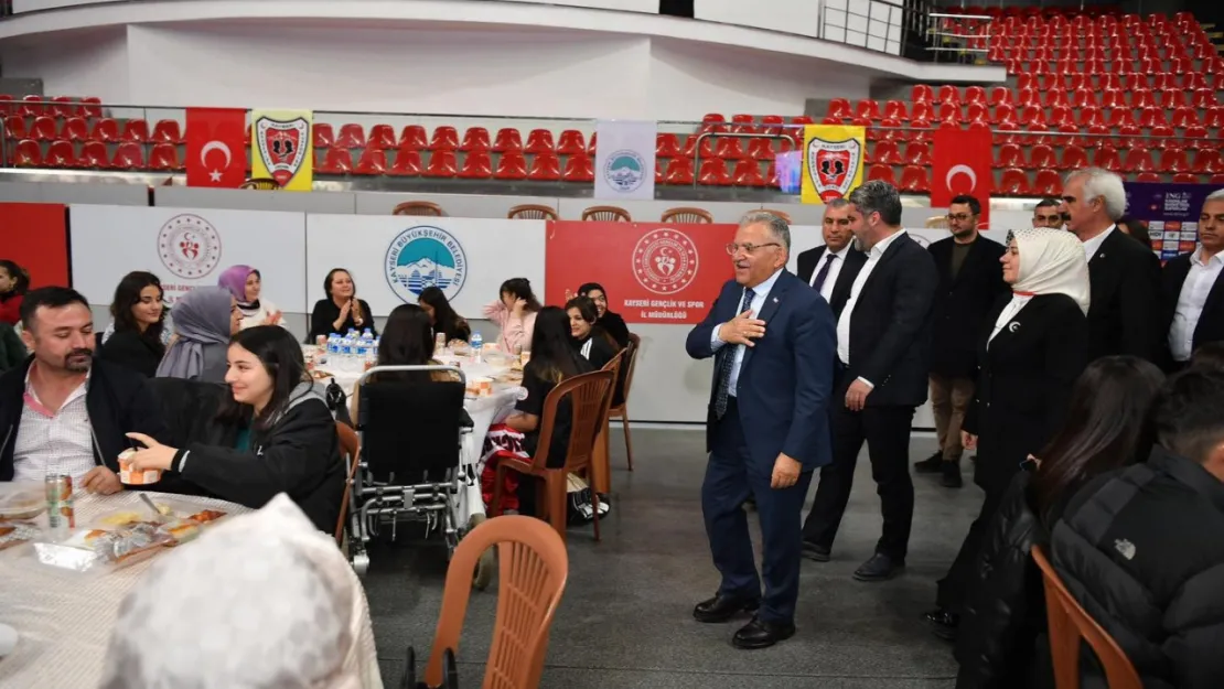 Başkan Büyükkılıç'tan Kayseri'de bir ilk: Kuaför Güzellik Fuarı