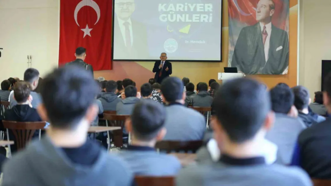 Başkan Büyükkılıç'tan Öğrencilerle 'Kariyer' Sohbetleri