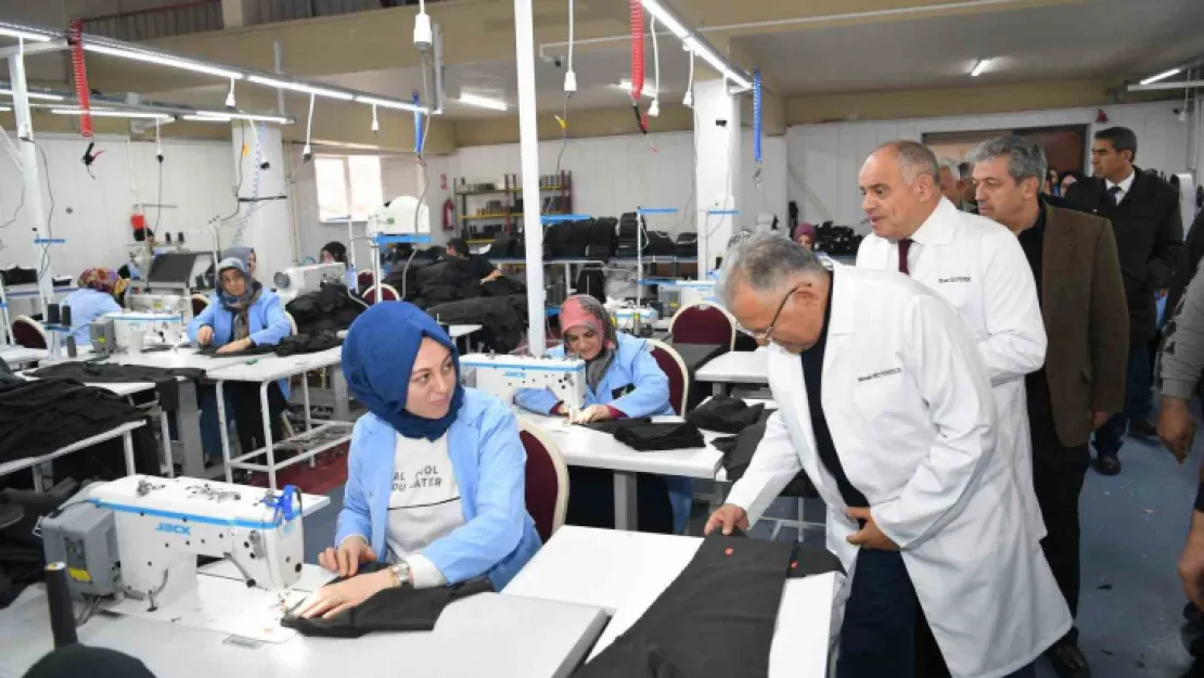 Başkan Büyükkılıç, Yahyalı'da 65 kişinin çalıştığı tekstil atölyesini gezdi