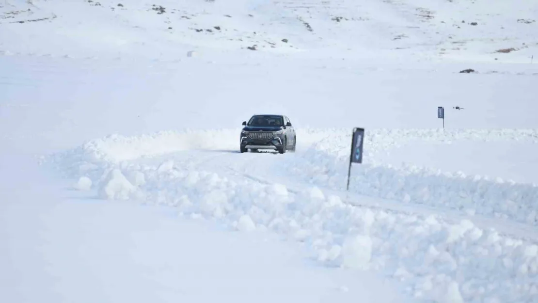 Başkan Büyükkılıç, Togg ile Erciyes'te pistlerin tozunu attırdı