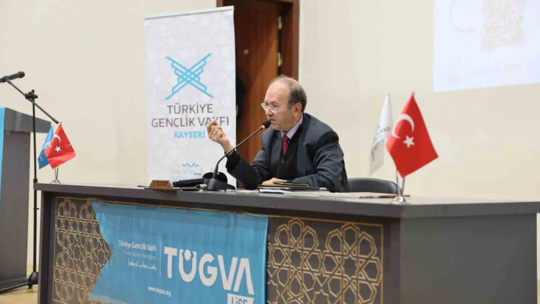 Yazar Yusuf Kaplan, 'Köklerden Göklere' konferansı için Kayseri'deydi