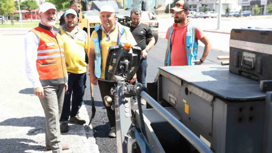 Başkan Çolakbayrakdar:  'İlçenin dört bir yanında asfalt ihtiyacını çözüme kavuşturuyoruz'