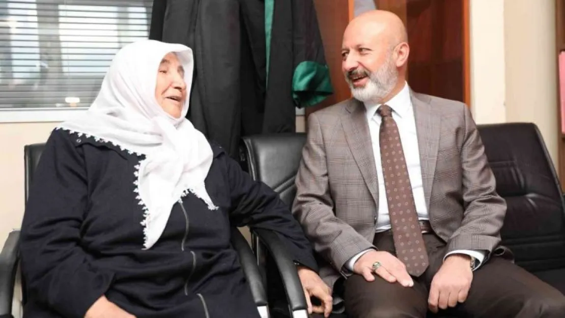 Başkan Çolakbayrakdar: 'Annelerimiz baş tacımızdır'