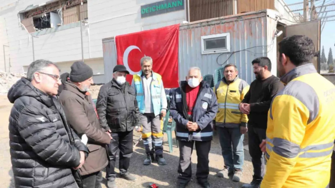 Başkan Çolakbayrakdar: 'Bu günleri hep birlikte atlatacağız'