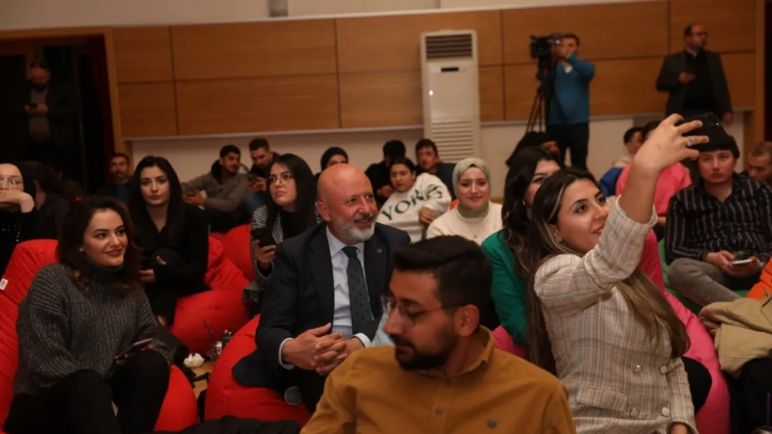 Başkan Çolakbayrakdar: 'Gençlerimiz, dünyada ses getirecek çalışmalara imza atacak'