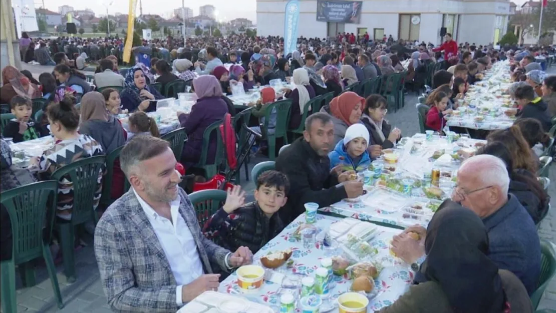 Başkan Çolakbayrakdar, 'Hemşehrilerimizle Ramazan'ın güzelliklerini paylaşıyoruz'