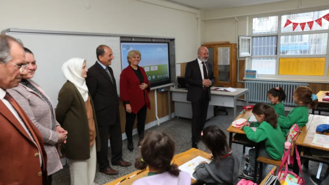 Başkan Çolakbayrakdar, 'Evlatlarımıza daha hijyenik bir ortam sağlıyoruz'