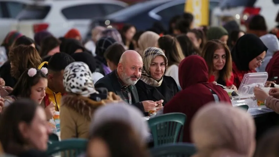 Başkan Çolakbayrakdar iftarda gençlerle buluşuyor