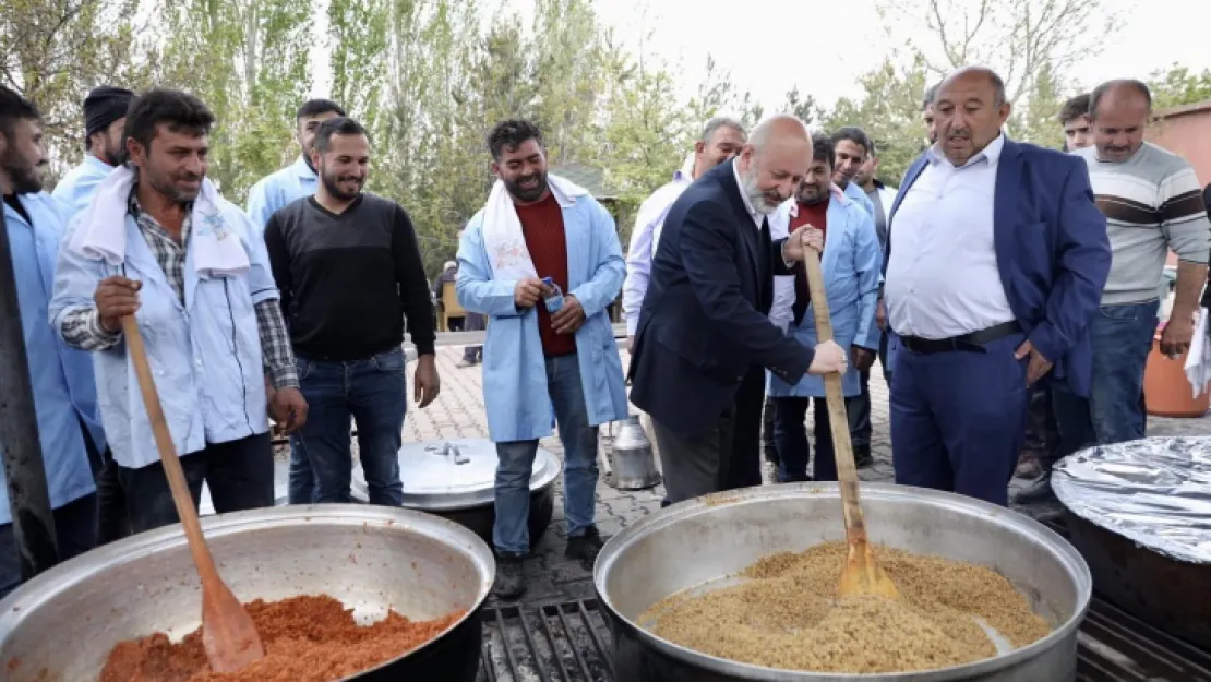 Başkan Çolakbayrakdar, şükür sofrasında vatandaşlarla birlikte