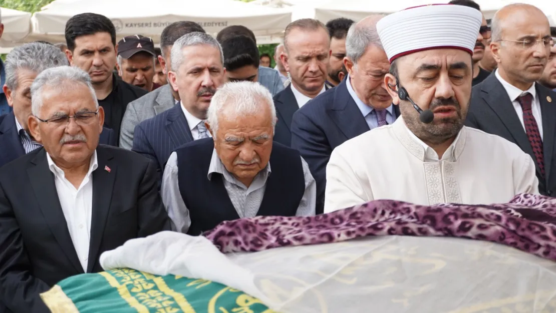 Başkan Memduh Büyükkılıç'ın yengesi defnedildi