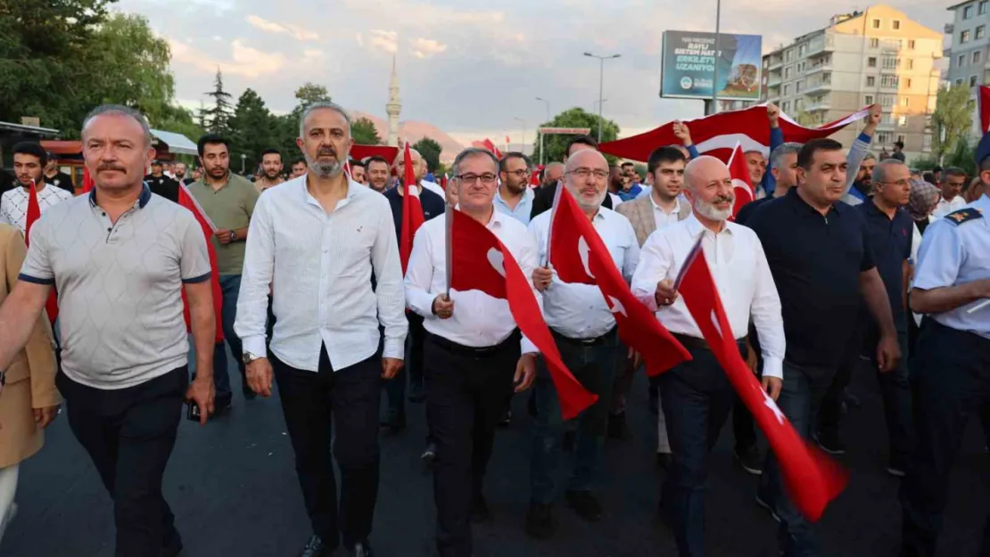 Başkan Özdoğan: 'Birliğimiz ve beraberliğimizle hainlere karşı dimdik ayaktayız'