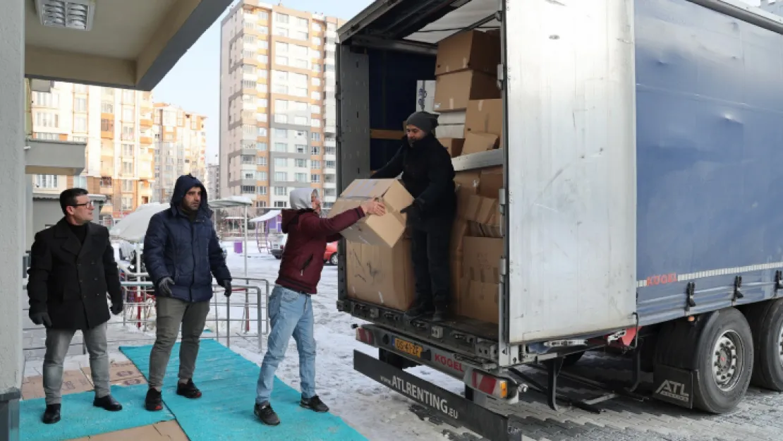 Başkan Yalçın'ın girişimleriyle Avrupa'dan 5 TIR yardım malzemesi geldi