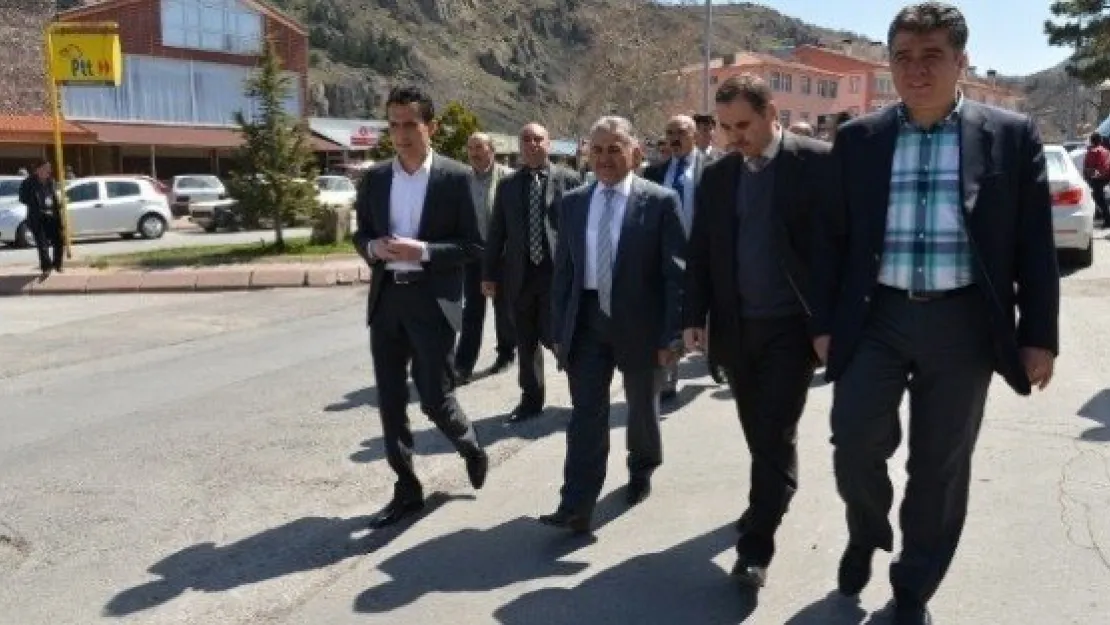 Başkan Dr. Memduh Büyükkılıç, Hisarcık Halkı İle Beraber Hisarcık Meydan Düzenlemesi Erciyes'e Yakışır Oldu 