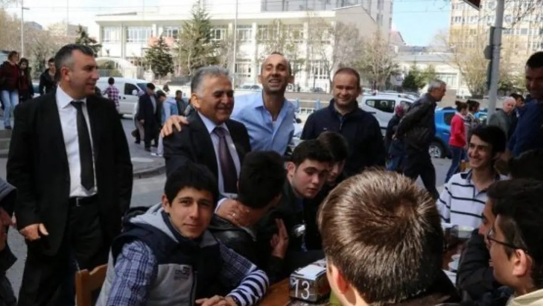 Başkan Dr. Memduh Büyükkılıç Hunat Mahalle esnafı ile