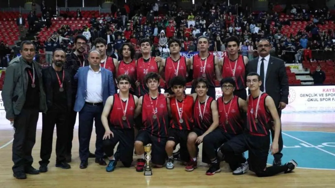 Basketbolda şampiyon Erciyes Koleji oldu