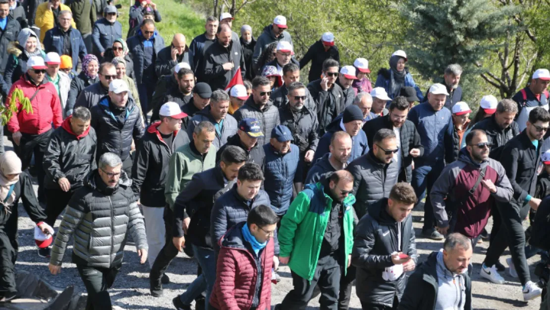 Belediye Başkanları işçi bayramını doğa yürüyüşü ile kutladı