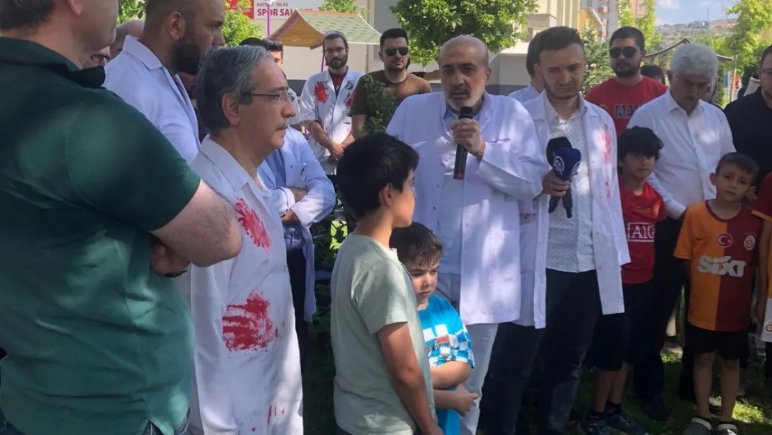 Beyaz Önlüklülerden Gazzeli Çocuklara Sessiz Bir Dokunuş