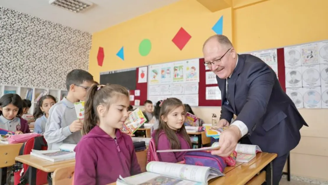 Bilgin'den öğrencilere en güzel hediye